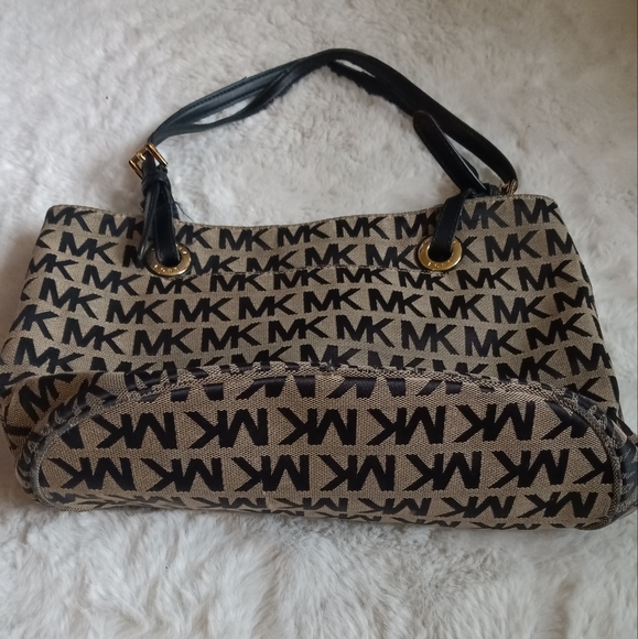 Michael Kors bag - Picture 7 of 9